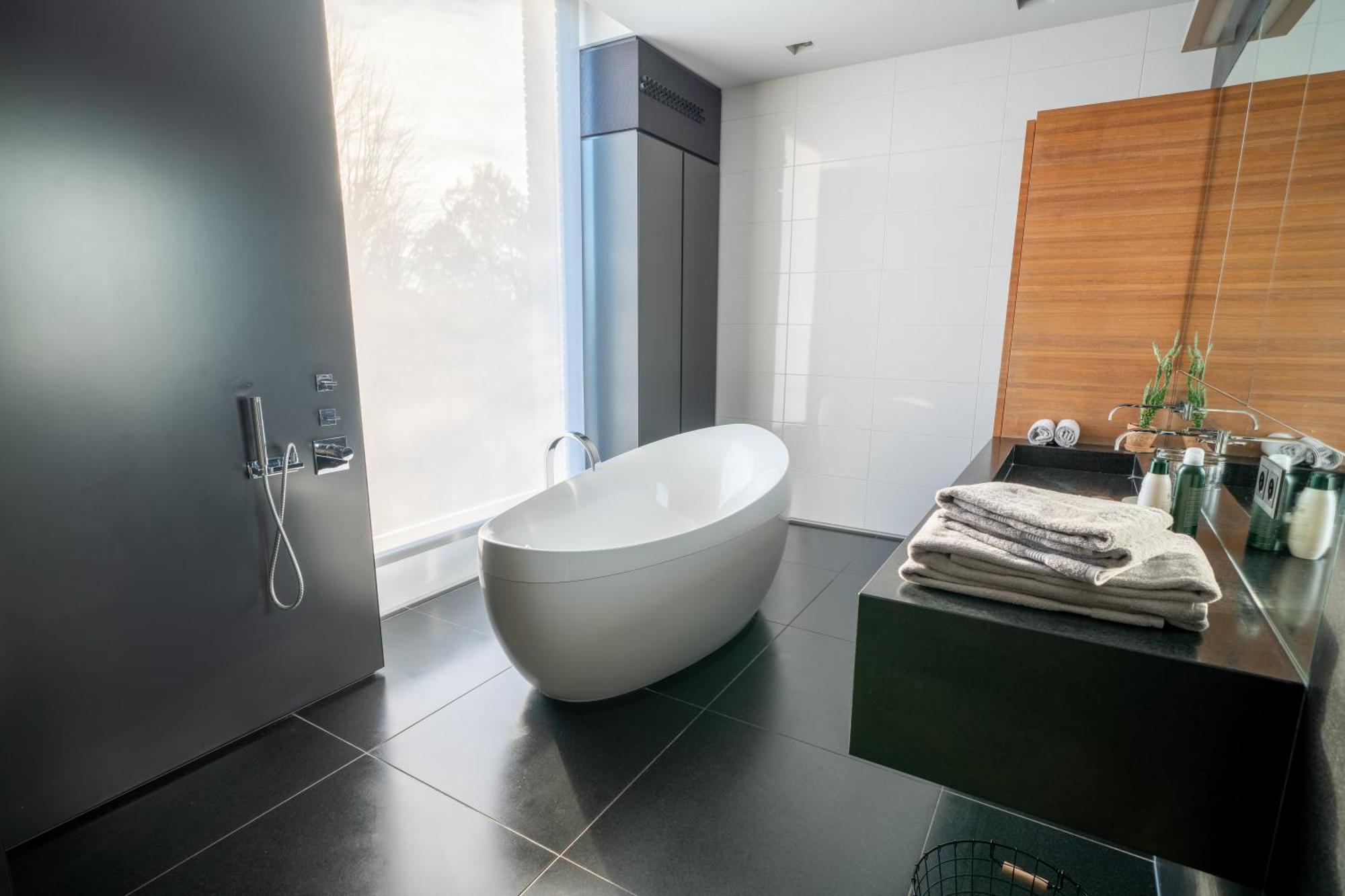 Bed & Wellness Boxtel, Luxe Kamer Met Airco En Eigen Badkamer, Ligbad المظهر الخارجي الصورة